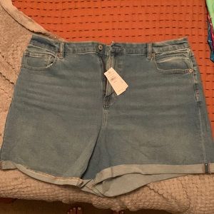 American Eagle curve mom shorts